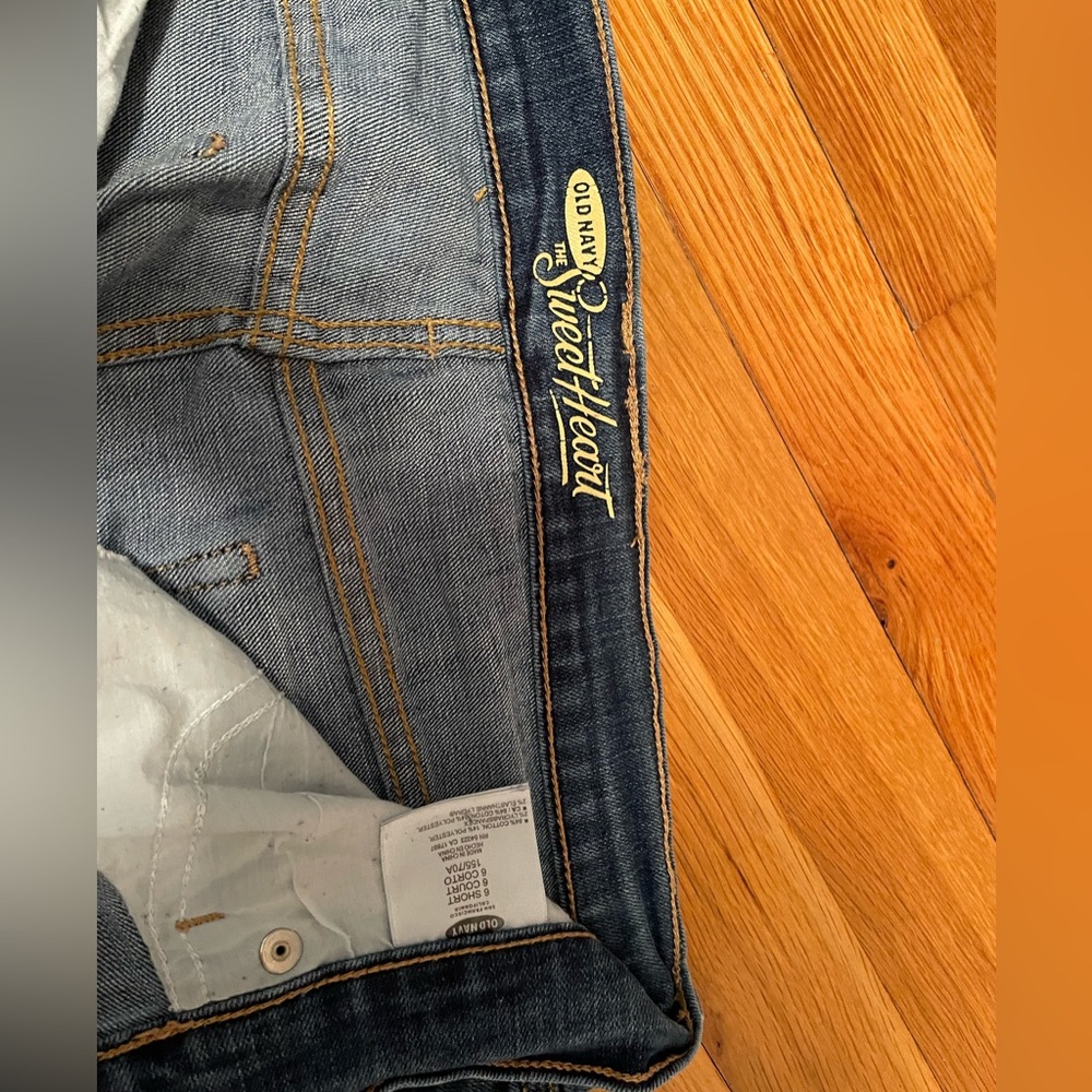 Old Navy Sweetheart Jeans - Picture 3 of 3